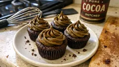 Vegan cupcakes σοκολάτας χωρίς γλουτένη με frosting αβοκάντο — αφράτα και σοκολατένια
