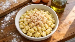 Μπουκιές Μεσσηνίας στο σπίτι: φρέσκα ζυμαρικά με ελαιόλαδο και ξερή μυζήθρα